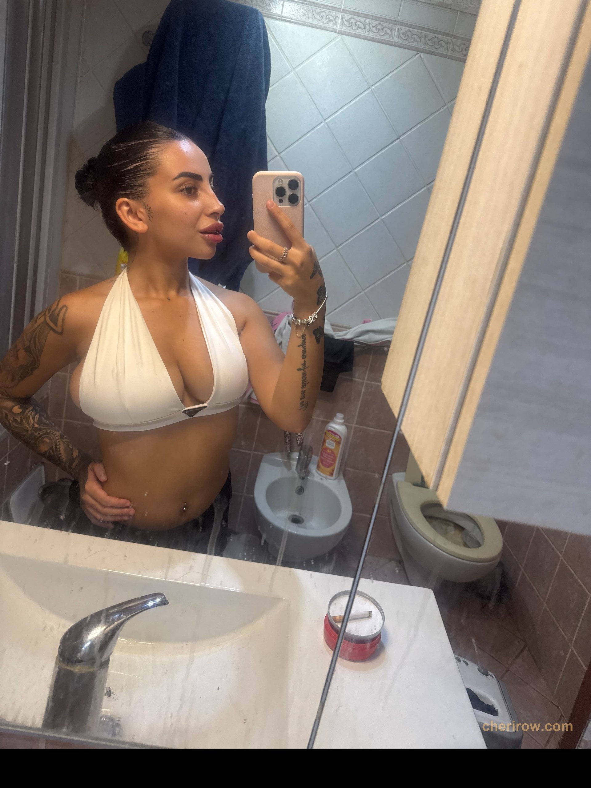Cheri Row, spogliarellista italiana
